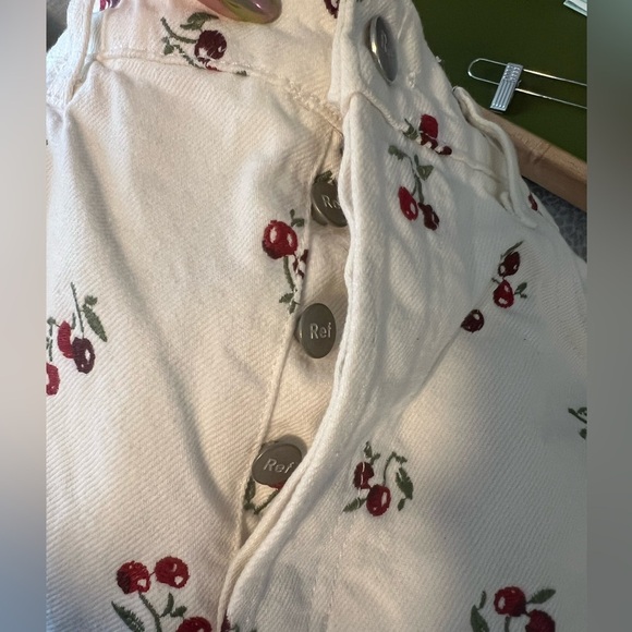 Reformation embroidered cherries jeans - Picture 4 of 8